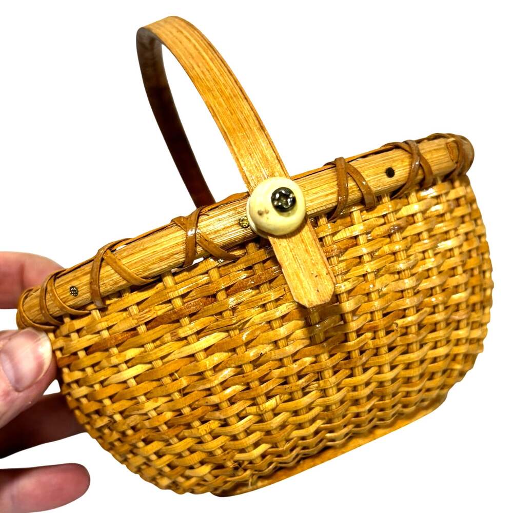 New England style style small woven basket light wood maple movable top handle